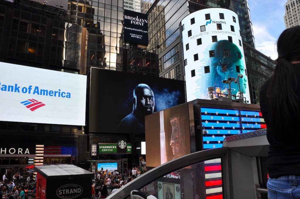 Bunte Werbung am Times Square