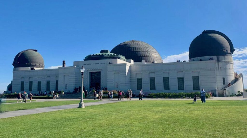 Der imposante Bau des Griffith Observatory in Los Angeles
